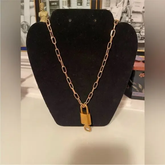 Authentic LV lock and key #315 with necklace set & extra chain - Picture 3 of 5